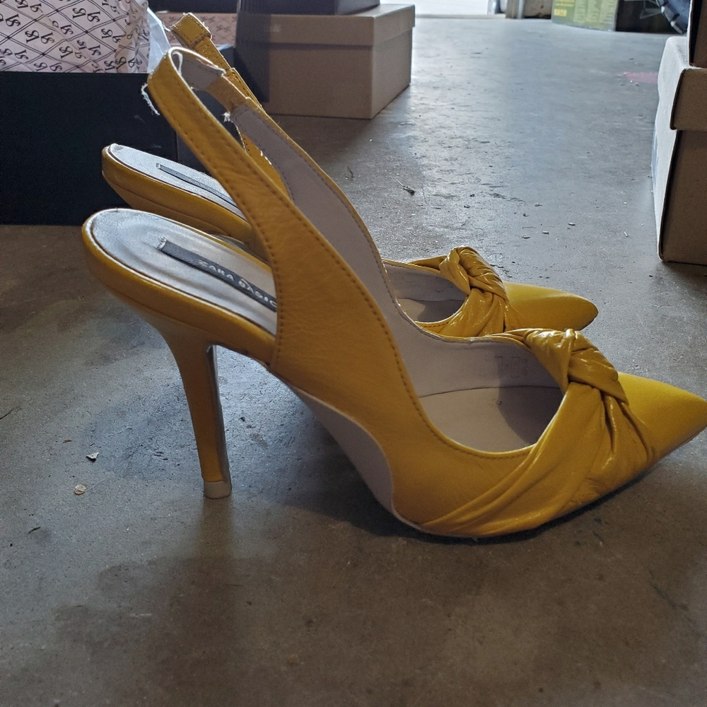 Yellow slingback leather heels